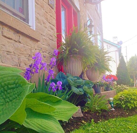 Sir Isaac Brock B&b Luxury Suites