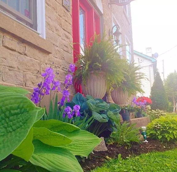 Sir Isaac Brock B&b Luxury Suites