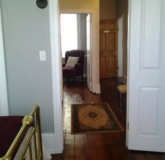 Sir Isaac Brock B&b Luxury Suites