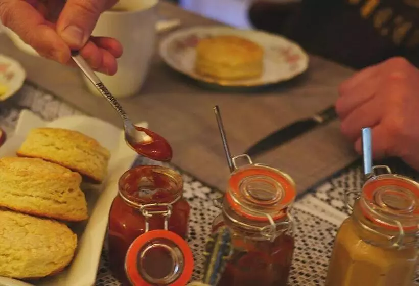 Sir Isaac Brock B&b Luxury Suites