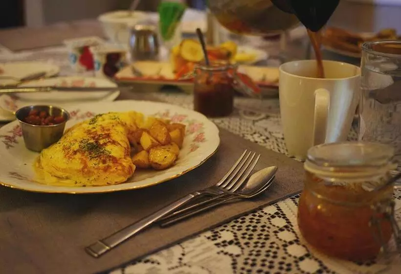 Sir Isaac Brock B&b Luxury Suites