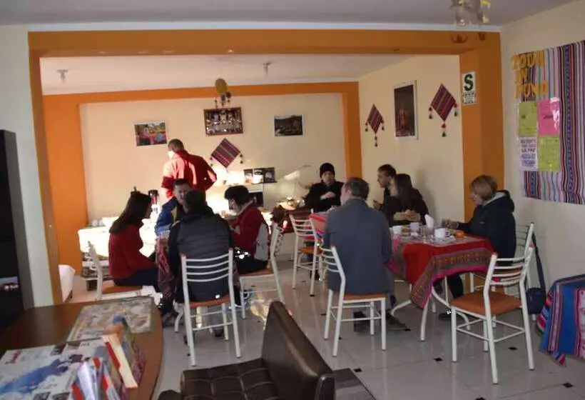 تختخواب و صبحانه Marlon S House Puno Peru