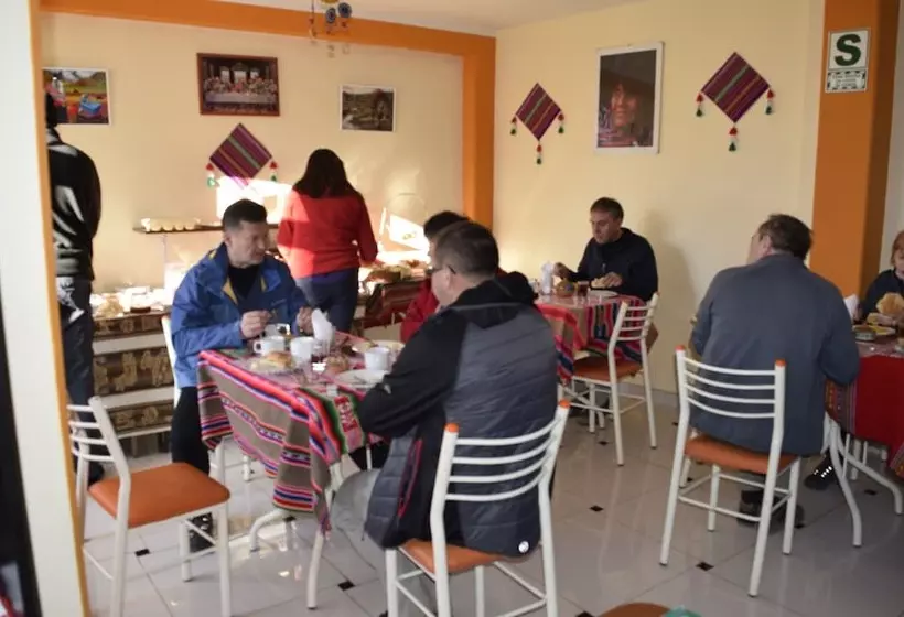 تختخواب و صبحانه Marlon S House Puno Peru