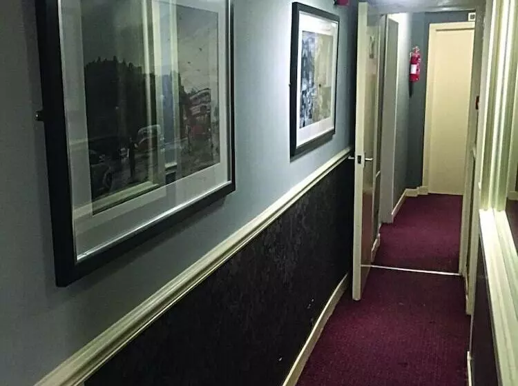 Bobby S Bunkhouse   Hostel