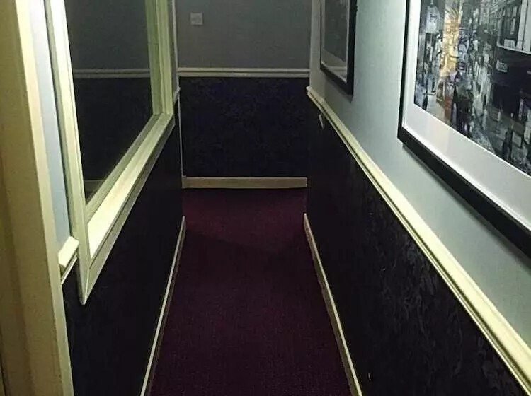 Bobby S Bunkhouse   Hostel