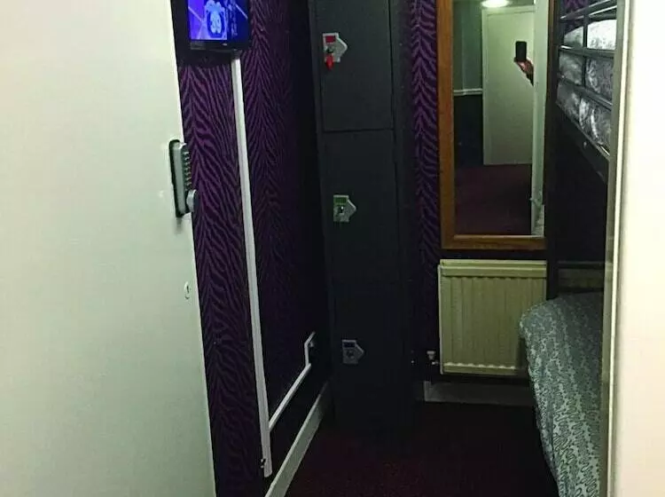 Bobby S Bunkhouse   Hostel