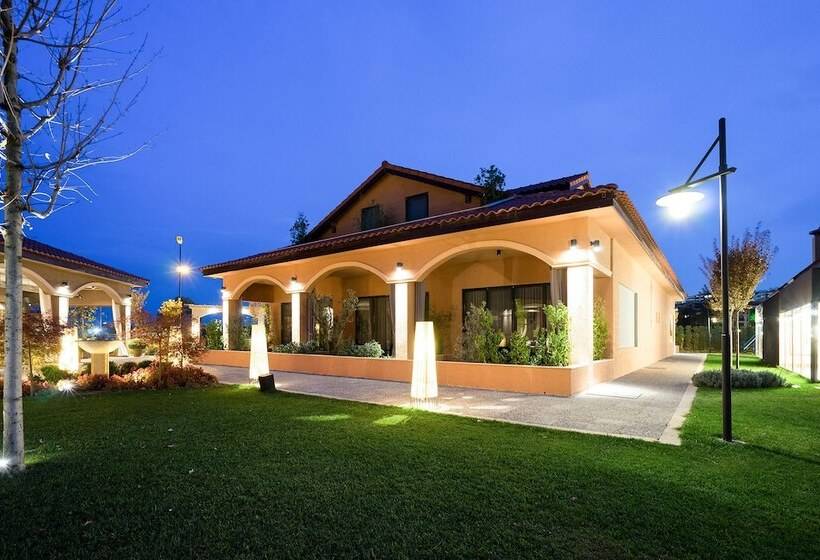 هتل 7 Rooms Adults Only