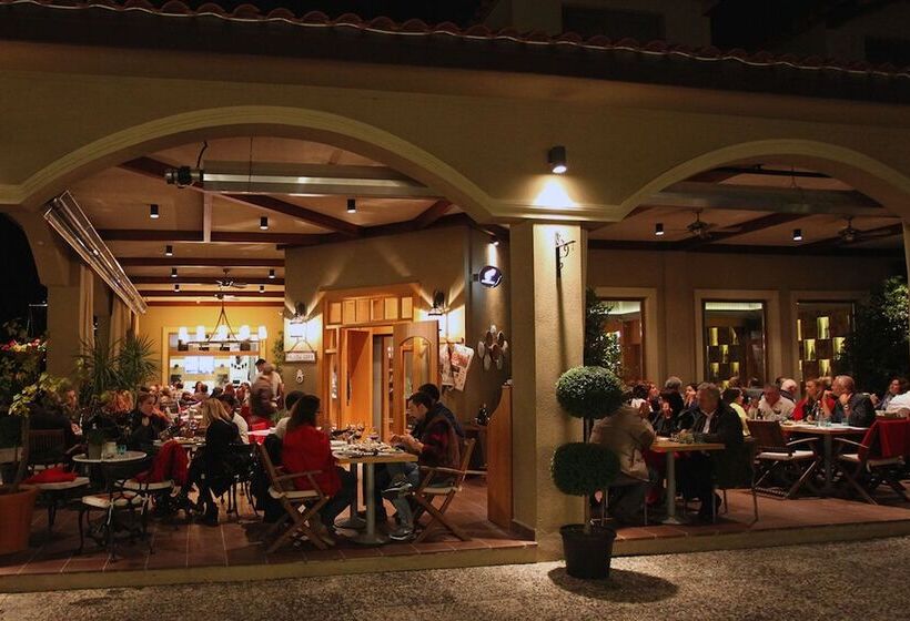 هتل 7 Rooms Adults Only