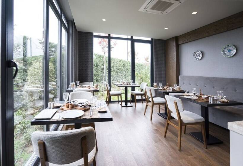 هتل 7 Rooms Adults Only