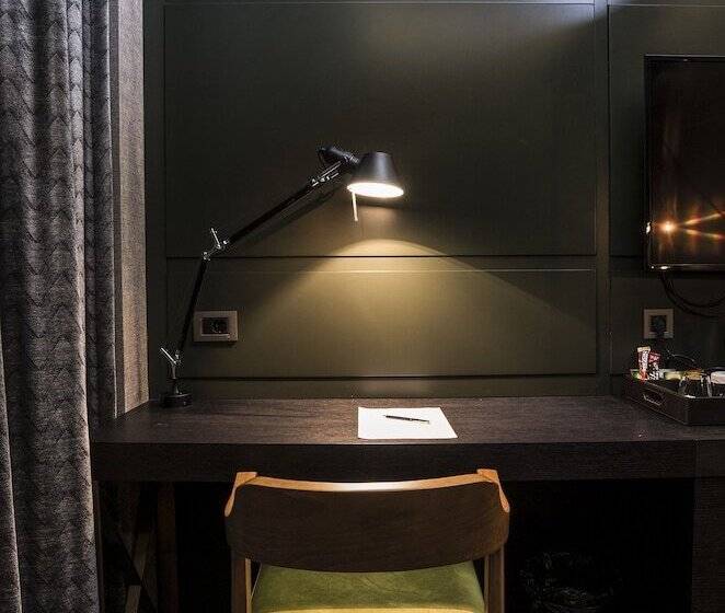 هتل 7 Rooms Adults Only