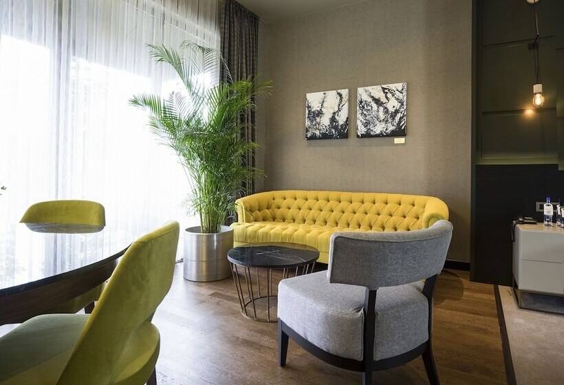 هتل 7 Rooms Adults Only