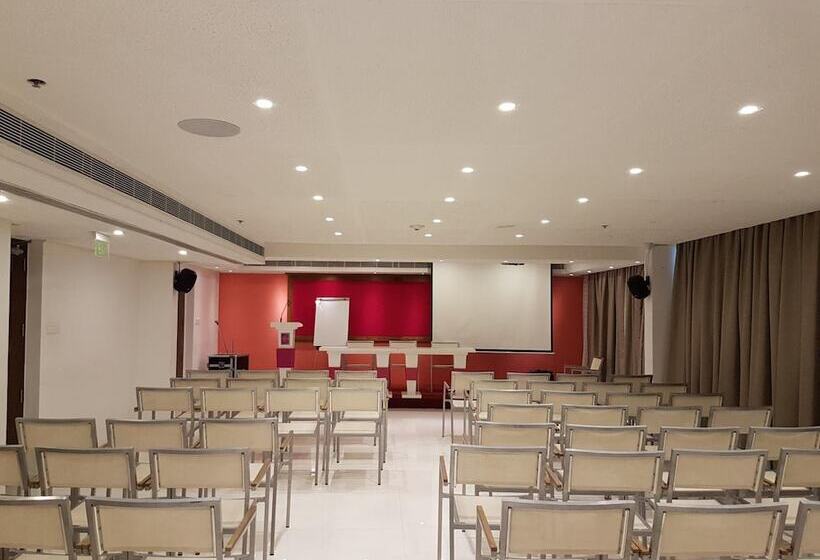 فندق The Blooms Cochin