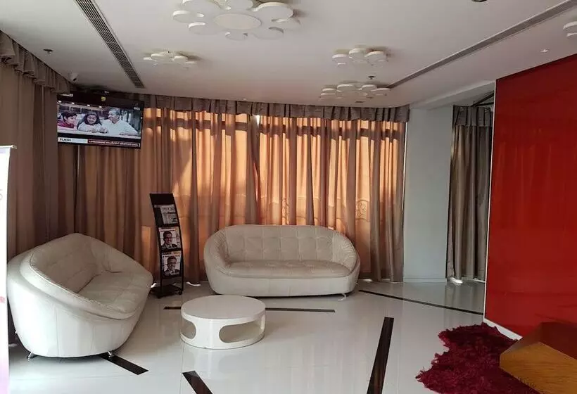 ホテル The Blooms Cochin