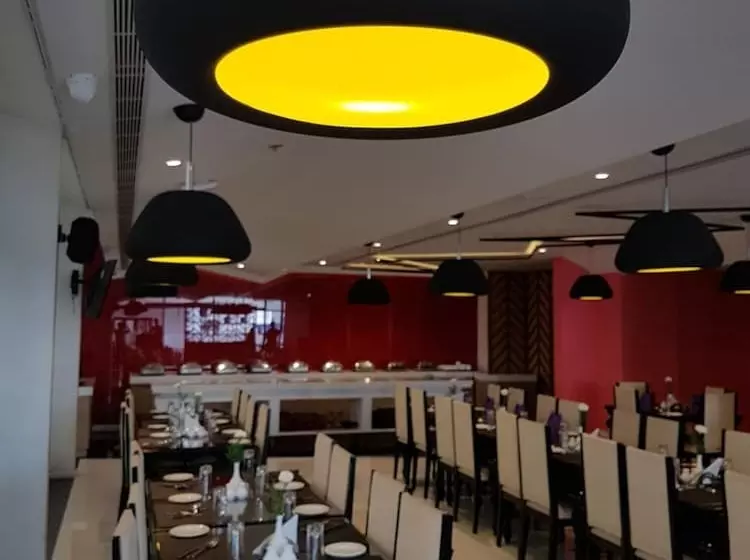 ホテル The Blooms Cochin