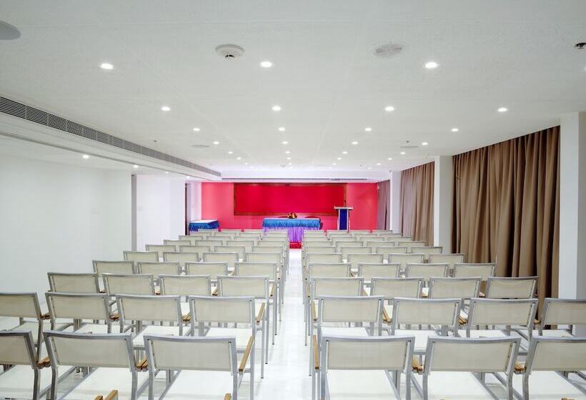 فندق The Blooms Cochin