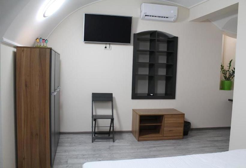 Square Hostel