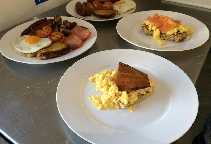 住宿加早餐  Water S Edge Glenarm Self Catering Apartments