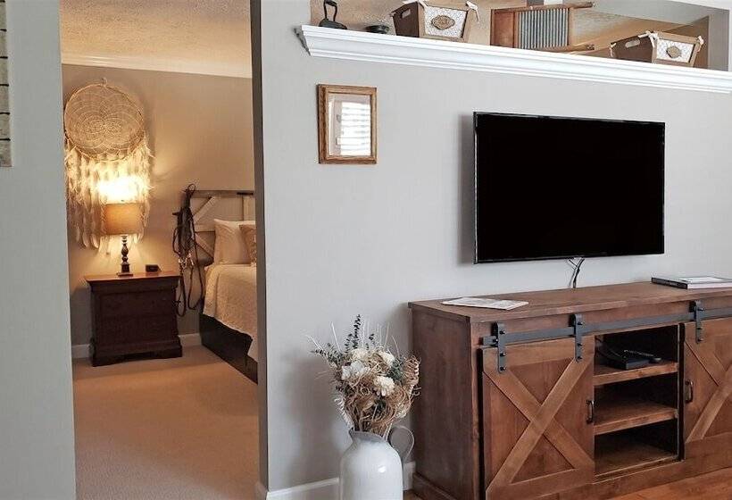 민박 At Journey S End