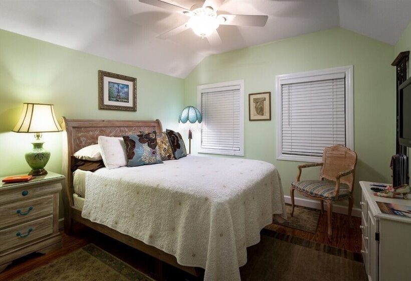 민박 At Journey S End