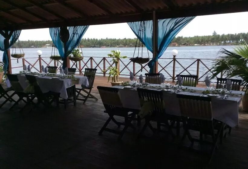 هتل Akwa Beach