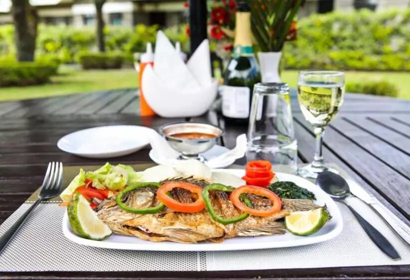 هتل Fina Gardens Resort