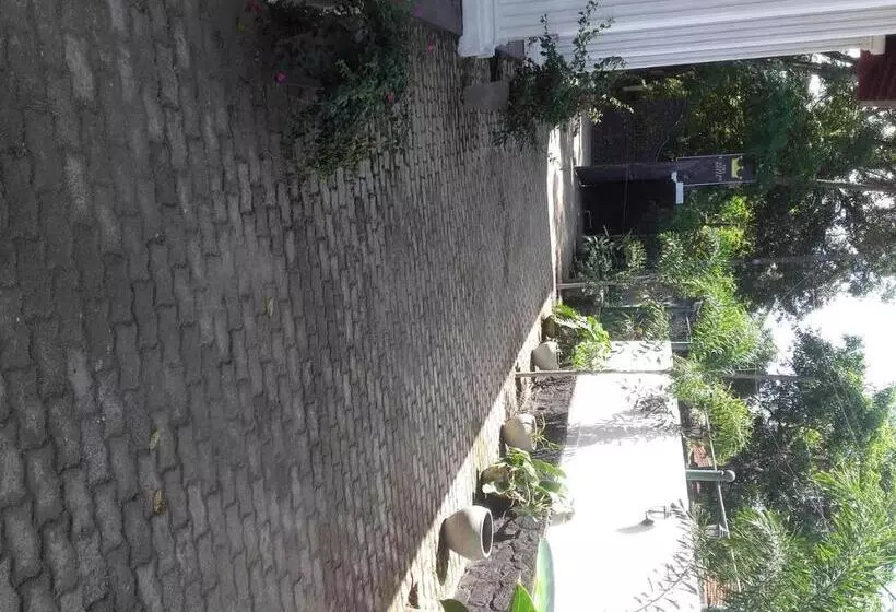 ホテル The Kingston