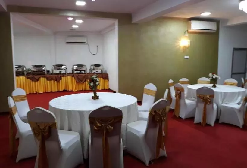 ホテル The Kingston