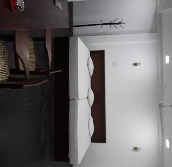 ホテル The Kingston