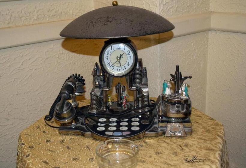 هتل Triomphe Hostel