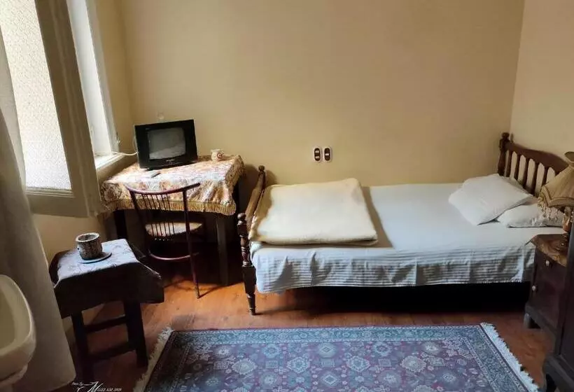هتل Triomphe Hostel