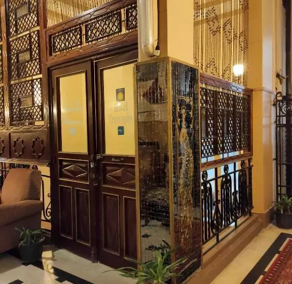 هتل Triomphe Hostel