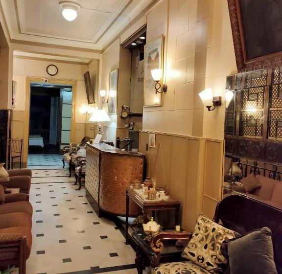 هتل Triomphe Hostel