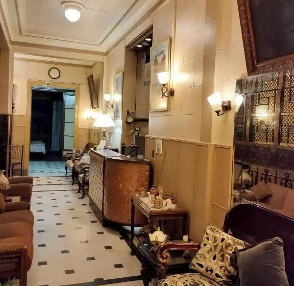 هتل Triomphe Hostel