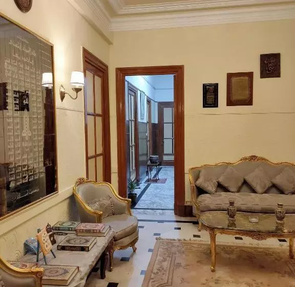 هتل Triomphe Hostel