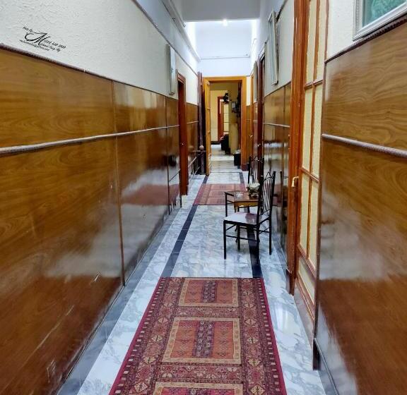 هتل Triomphe Hostel