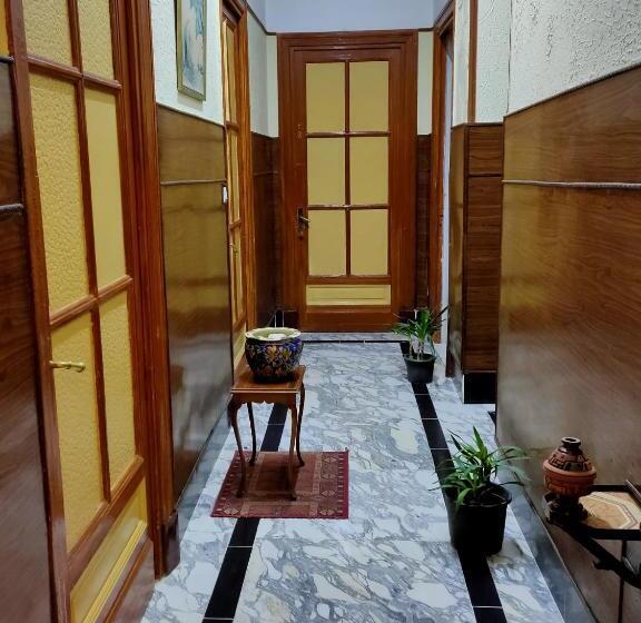 هتل Triomphe Hostel