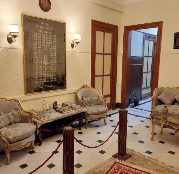 هتل Triomphe Hostel