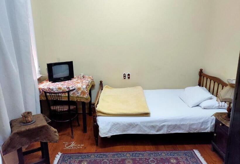 هتل Triomphe Hostel