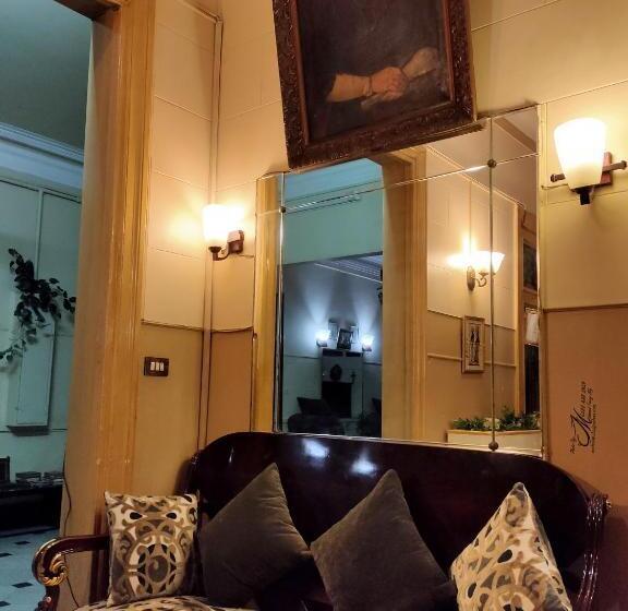 هتل Triomphe Hostel