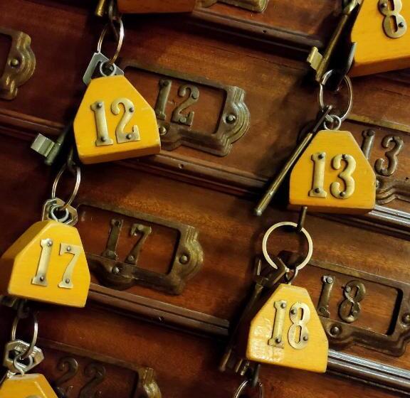 هتل Triomphe Hostel