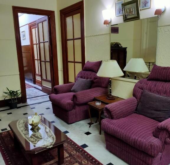 هتل Triomphe Hostel