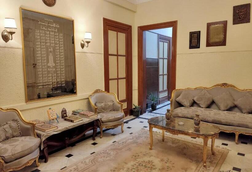 هتل Triomphe Hostel