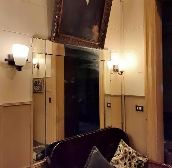 هتل Triomphe Hostel