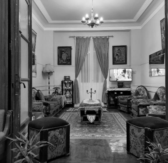 هتل Triomphe Hostel