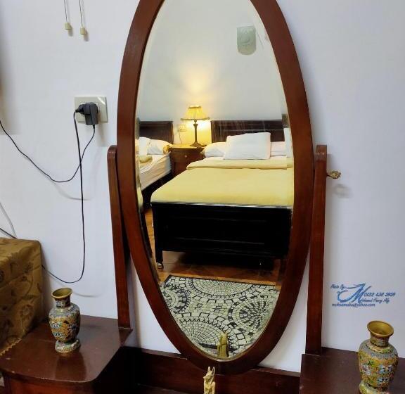 هتل Triomphe Hostel