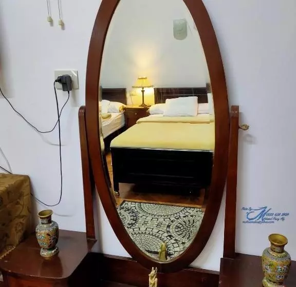 هتل Triomphe Hostel