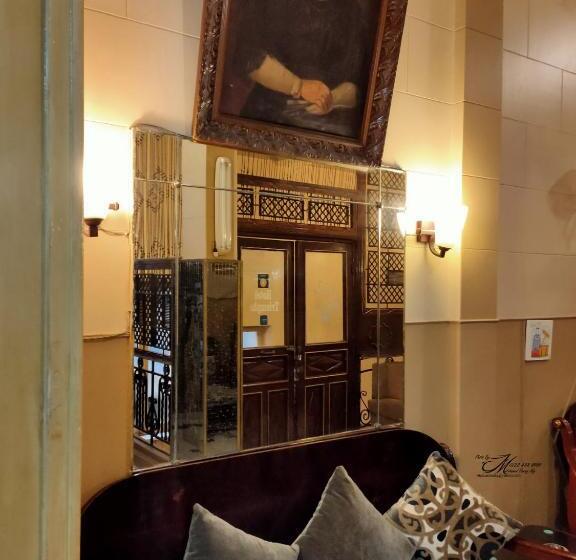 هتل Triomphe Hostel