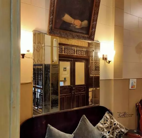 هتل Triomphe Hostel
