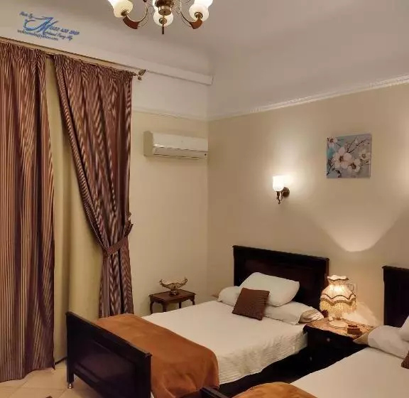 هتل Triomphe Hostel