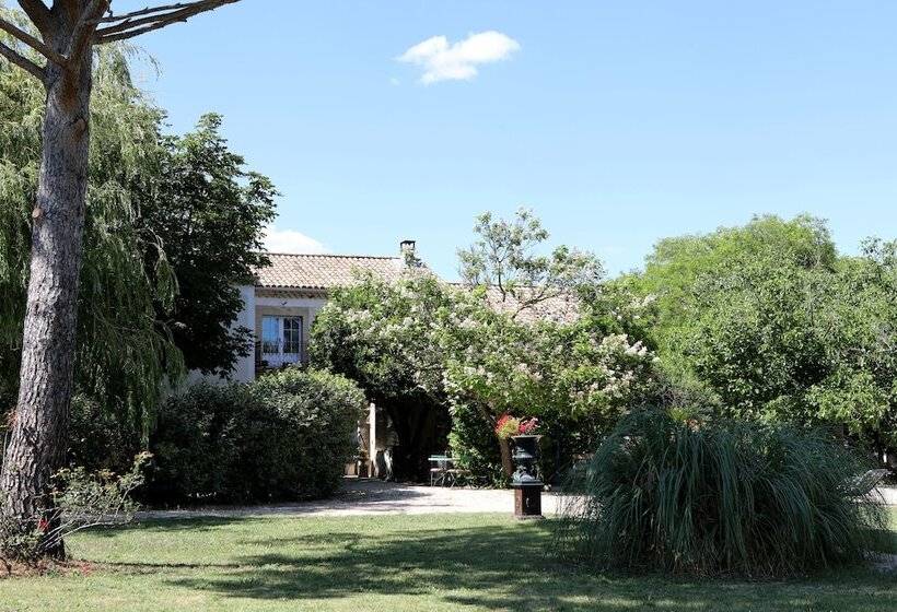 مبيت وإفطار Justin De Provence